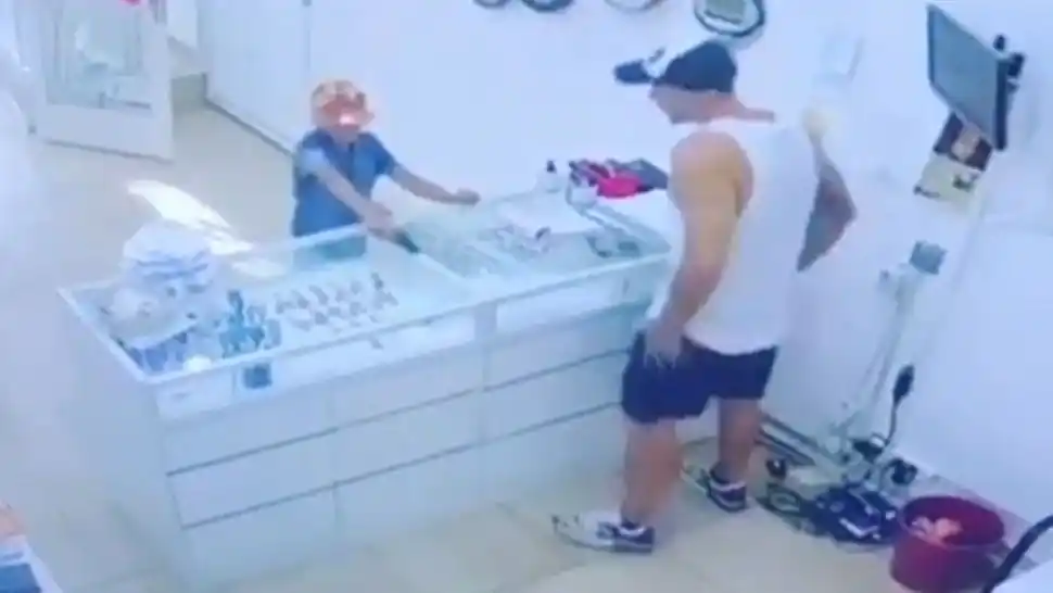 Moreno: nene de ocho años entró a robar una joyería con un arma de juguete