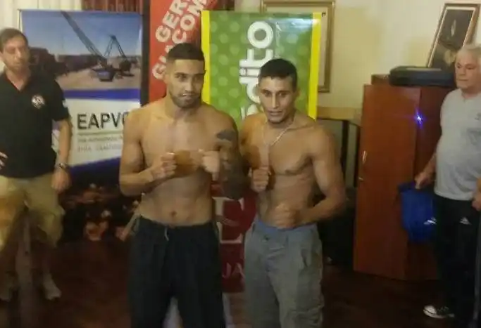 César Reynoso y Juan Juárez en el pesaje de esta tarde. 