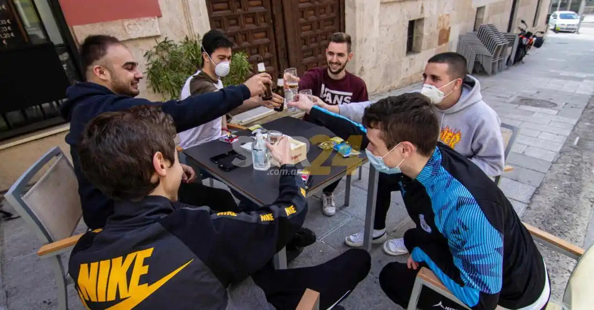 Coronavirus: El impacto de las nuevas cepas en los jóvenes