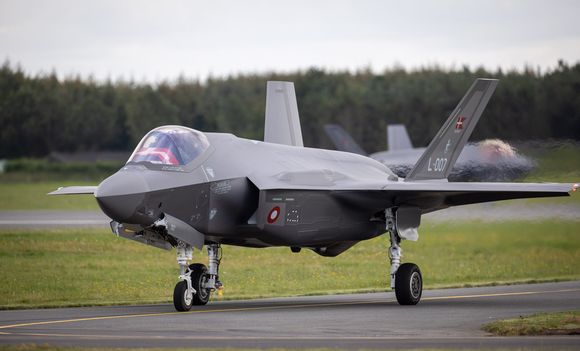 Llegaron los primeros cuatro F-35 a Dinamarca, para reemplazar a sus F-16 Fighting Falcon