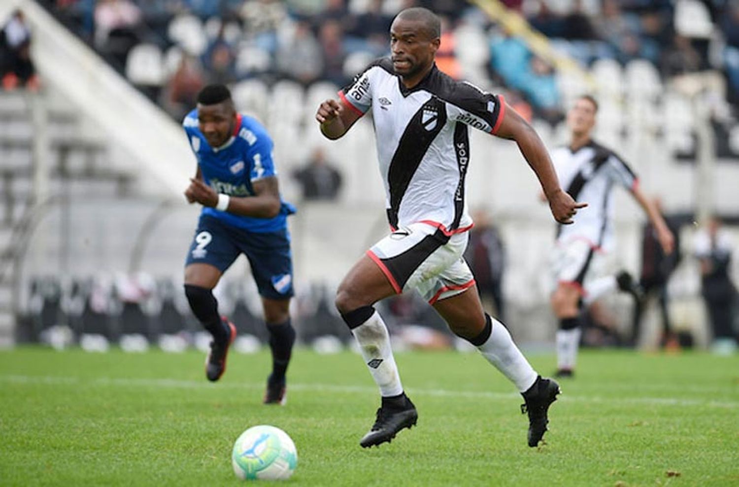 Ribair Rodríguez será el cuarto refuerzo de Newell’s