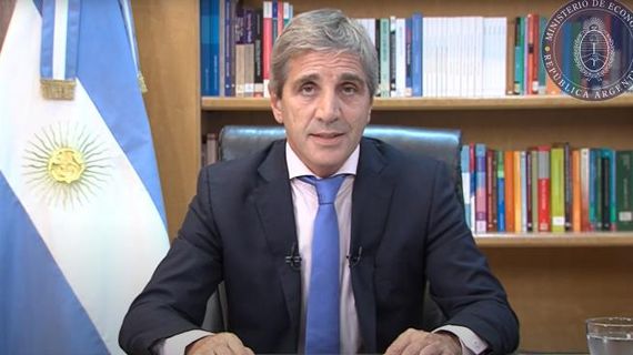 Caputo informó que el gobierno volvió a lograr el superávit financiero