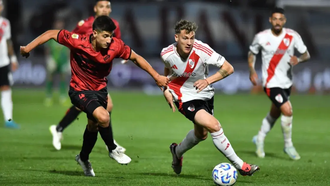 Platense y River aburrieron: preocupan las lesiones de Germán Pezzella y el "Huevo" Acuña