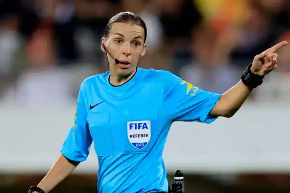 Stephanie Frappart será la primera mujer en dirigir un partido masculino en Wembley