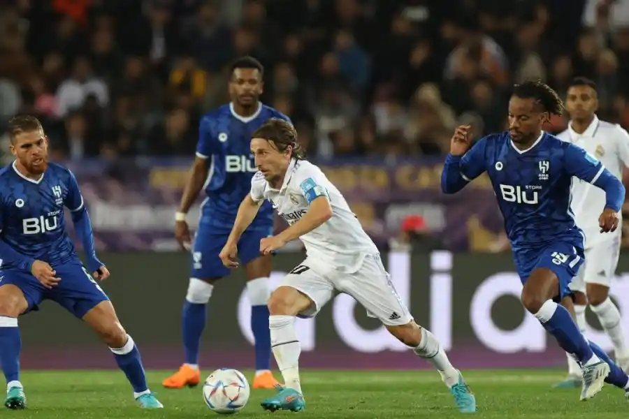 Modric con el balón ante el Al Hilal, en el último Mundial de Clubes