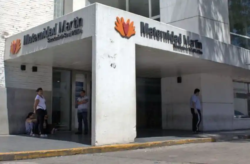 Sospechan que el padre del bebé es quien lo abandonó al lado del contenedor