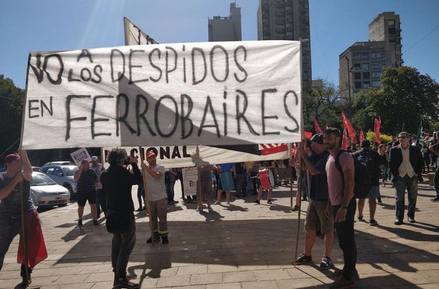 Tandilenses participaron de la marcha en La Plata contra el cierre de Ferrobaires