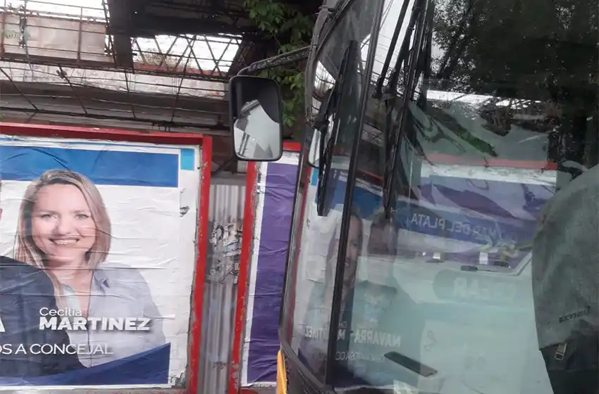 Taxista enfurecido reaccionó rompiendo un espejo