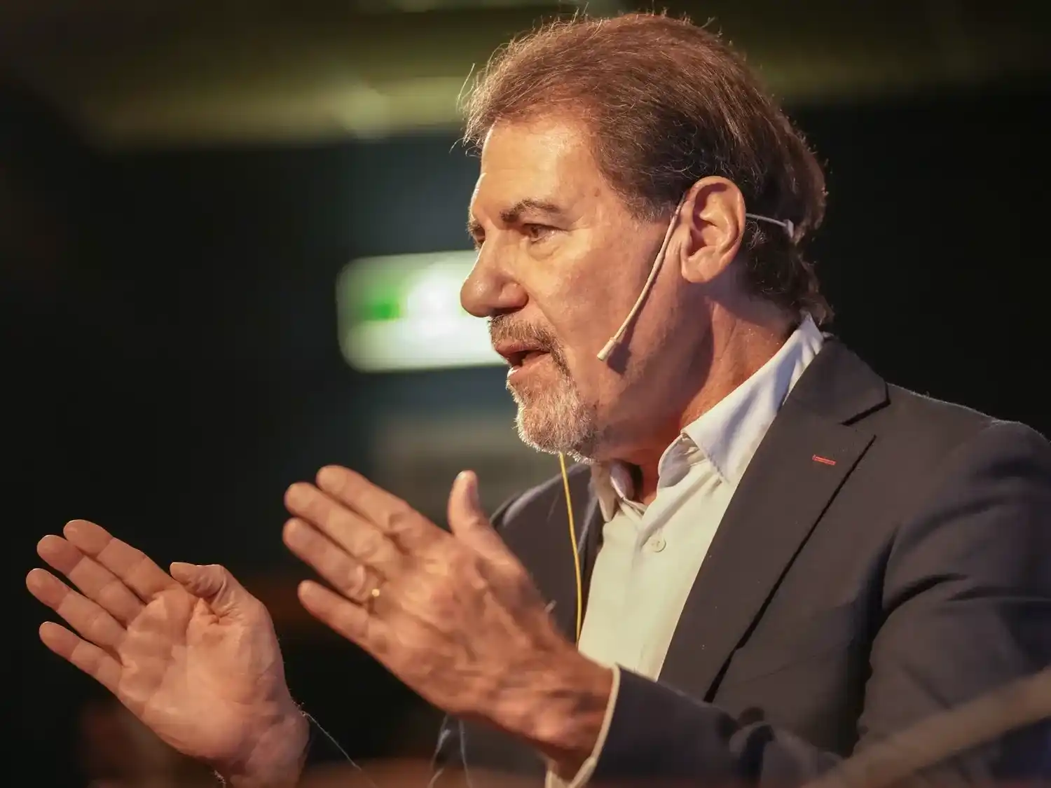 En el Centro de Acopiadores. El economista Claudio Zuchovicki durante la disertación