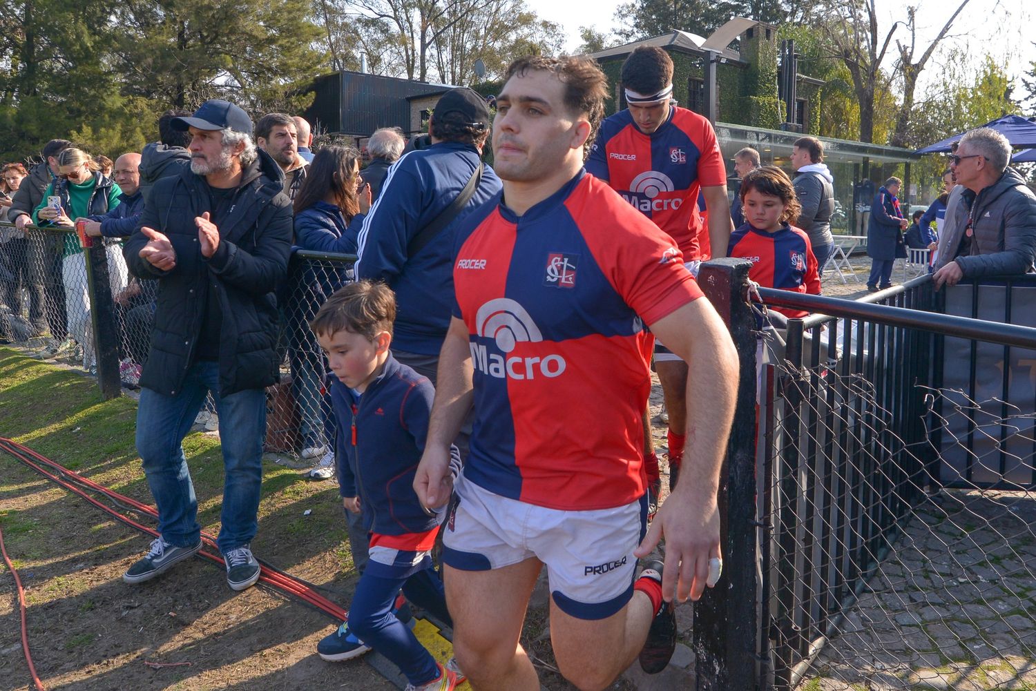 El líder Belgrano recibe a su escolta, Newman