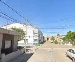 Hallan a un niño solo en un auto de madrugada