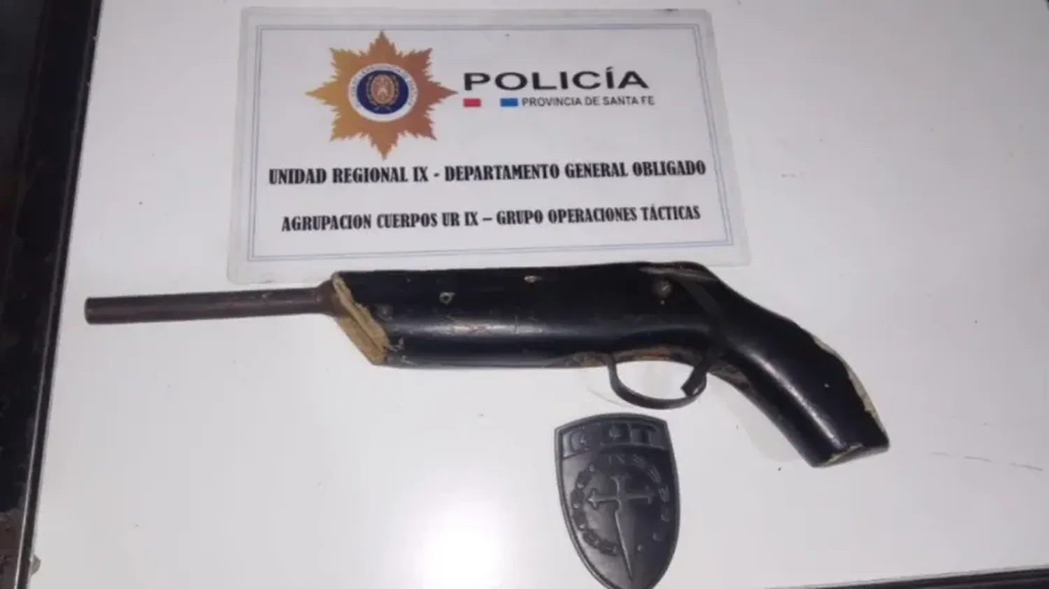 Dos menores de 17 años tenían en su poder un arma de fabricación casera