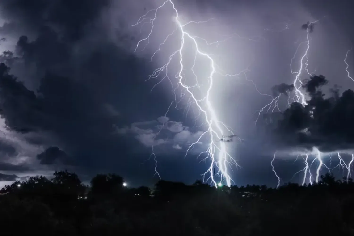 Este año, la tormenta de Santa Rosa llegaría puntual al Centro y Norte del país, ¿qué indica el pronóstico?