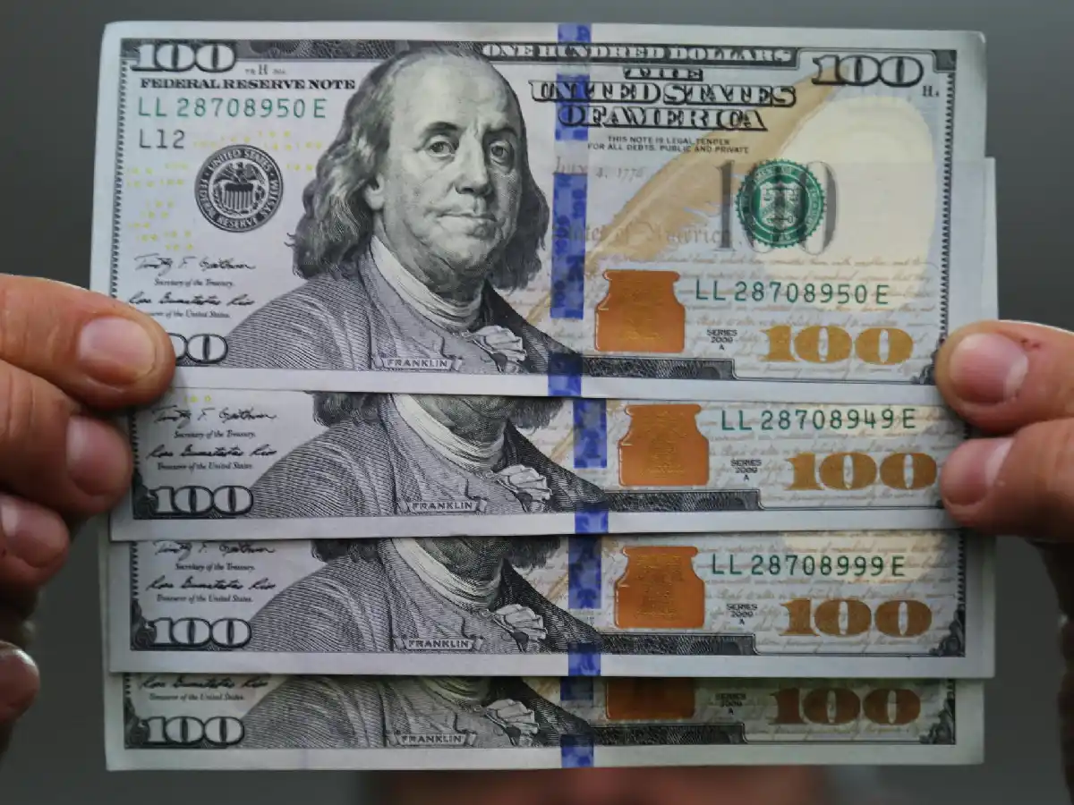 Sube el dólar en el mercado mayorista y en los bancos, mientras opera estable en el sector informal