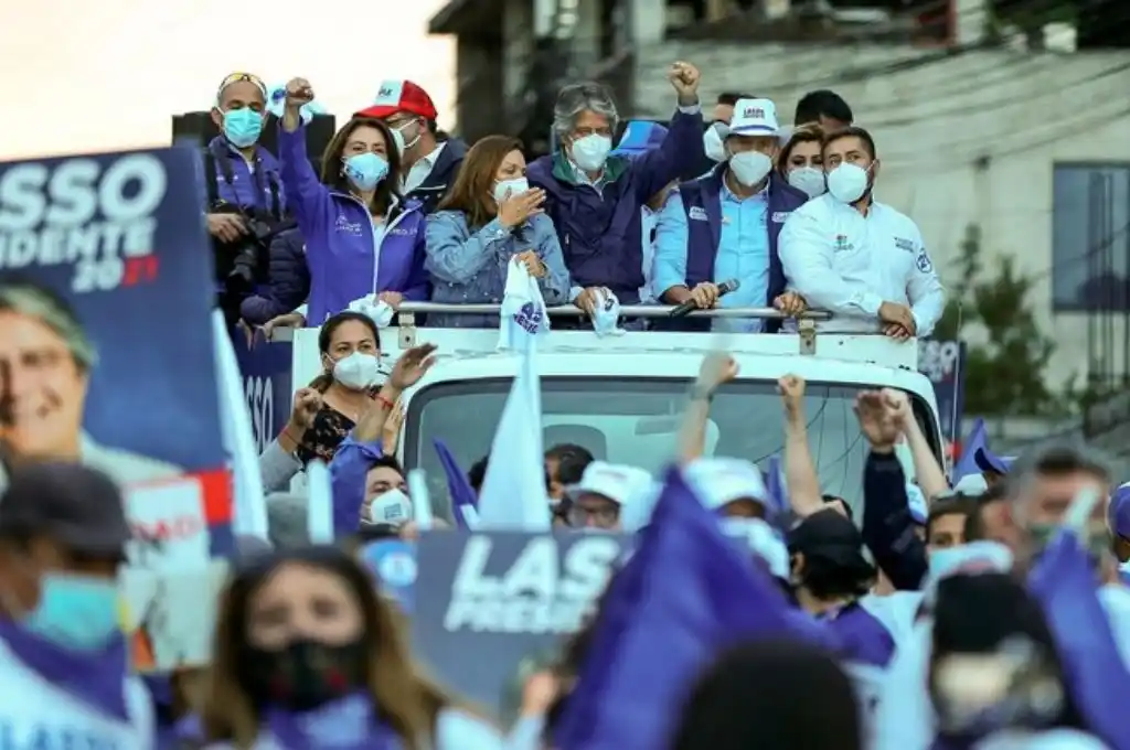 Guillermo Lasso recorrió barrios de Quito y cerrará su campaña en Guayaquil