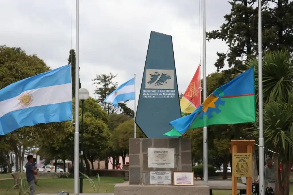 Vigilia y acto oficial por el 2 de Abril