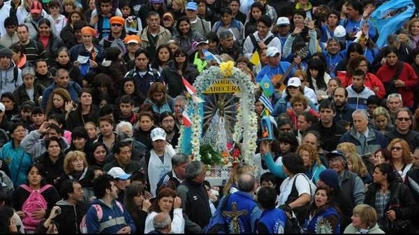 Miles de fieles participan de la 40° peregrinación a Luján
