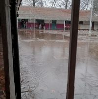 Estudiantes de la Escuela Ernesto Sábato exigen mejoras edilicias
