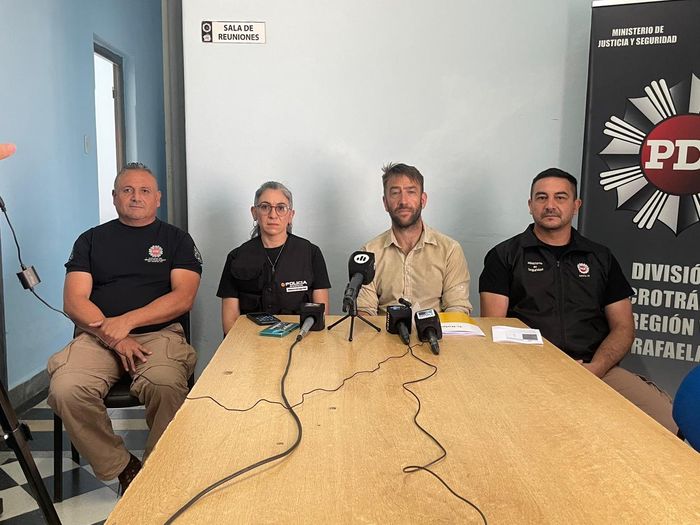 conferencia de prensa pdi Rolando Galfrascoli - Director de Investigación Criminal - 2