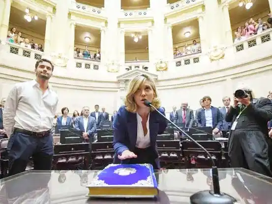 Stefanía Cora juró como senadora y reforzó el bloque de Unión por la Patria