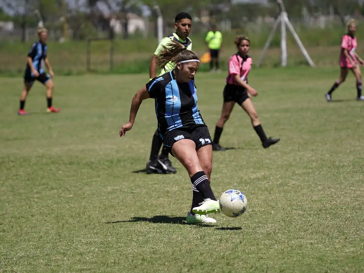 Sigue el torneo de fútbol femenino 
