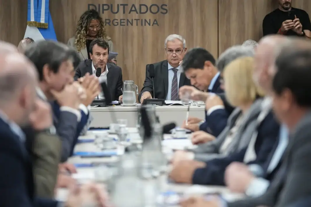 Autoridades de la CAME acudieron al Congreso con un proyecto de reformas fiscales para salvar a las pymes de su cierre definitivo.