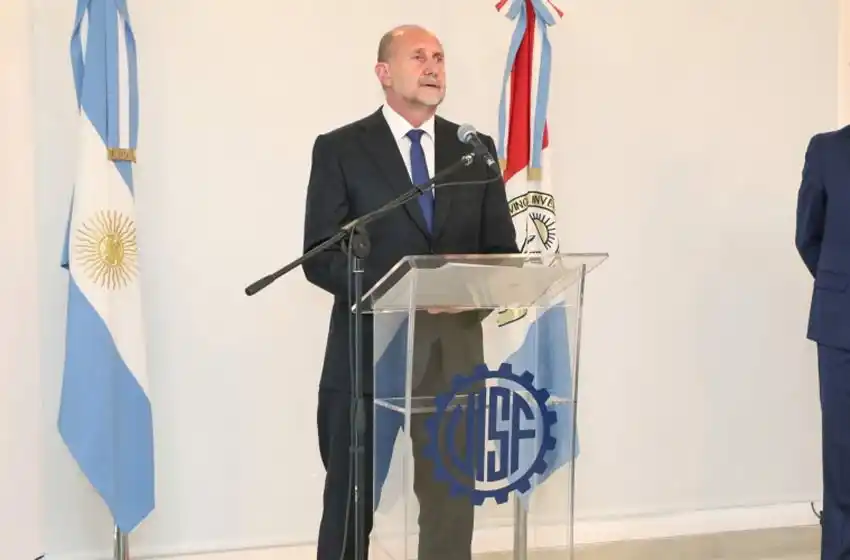 Perotti defendió la decisión de extender el ciclo lectivo y dijo que «por supuesto» que se deben ver los partidos de Argentina en la escuela