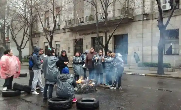 Mar del Plata: La Municipalidad denunció a agrupación por quema de cubiertas