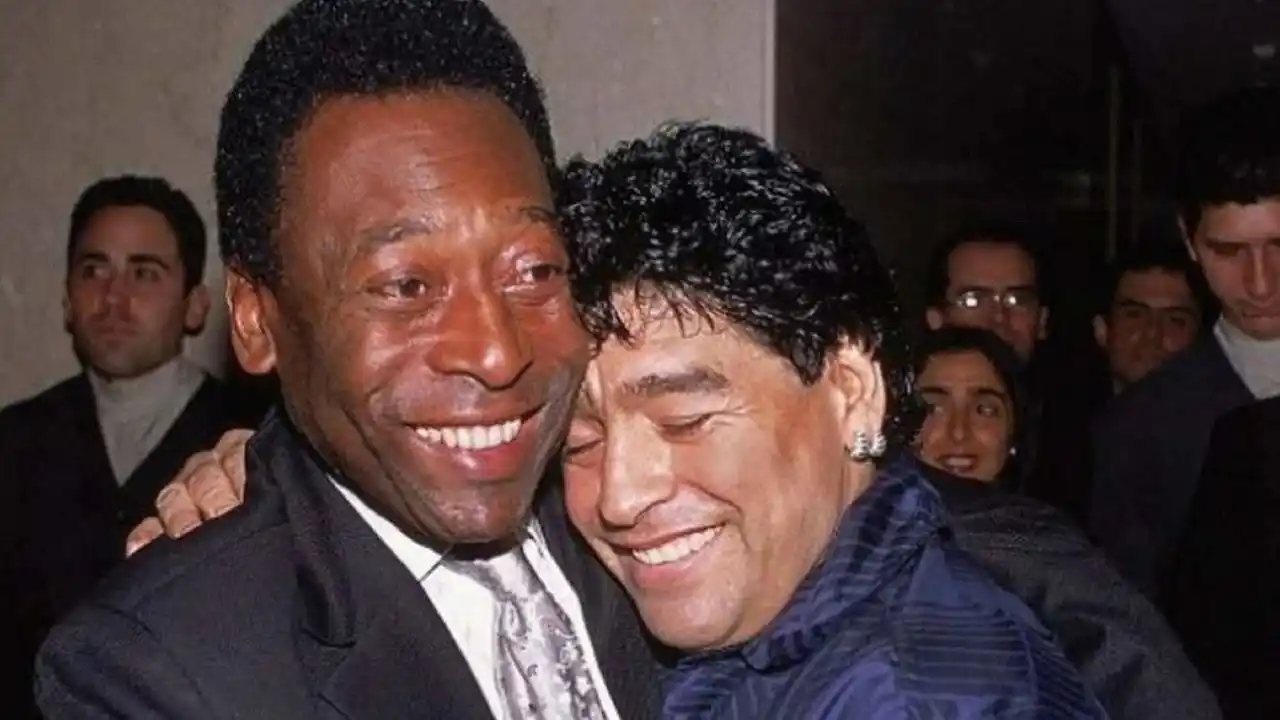 La carta que le escribió Pelé a Maradona tras el fallecimiento del Diez: "Espero que podamos jugar juntos en el cielo"