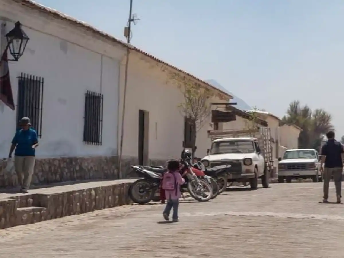 Una mujer fue detenida luego que intentara degollar a su hijo de dos años