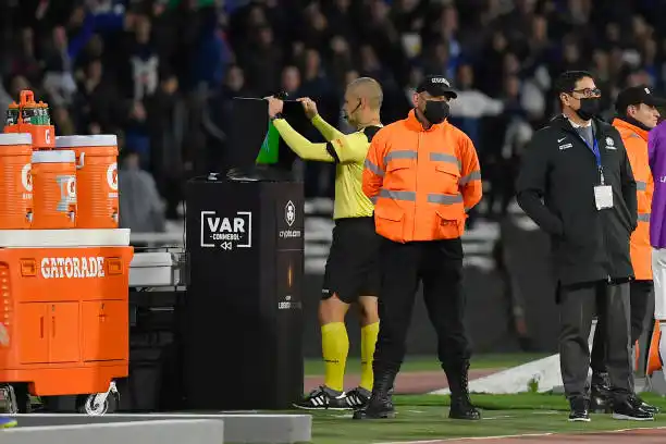 Habrá VAR en la fase de grupos de Libertadores y Sudamericana.