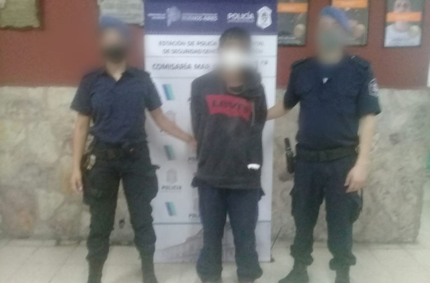 No tuvo "Fiesta": lo descubieron dentro de un auto que quería robar