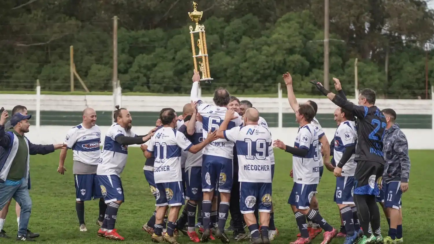 Gimnasia se consagró campeón del Torneo Apertura de fútbol senior +43