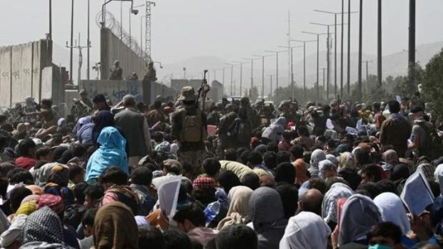 AMENAZA “MUY SERIA” E “INMINENTE” de ataque terrorista en aeropuerto de Kabul: países occidentales agilizan evacuaciones