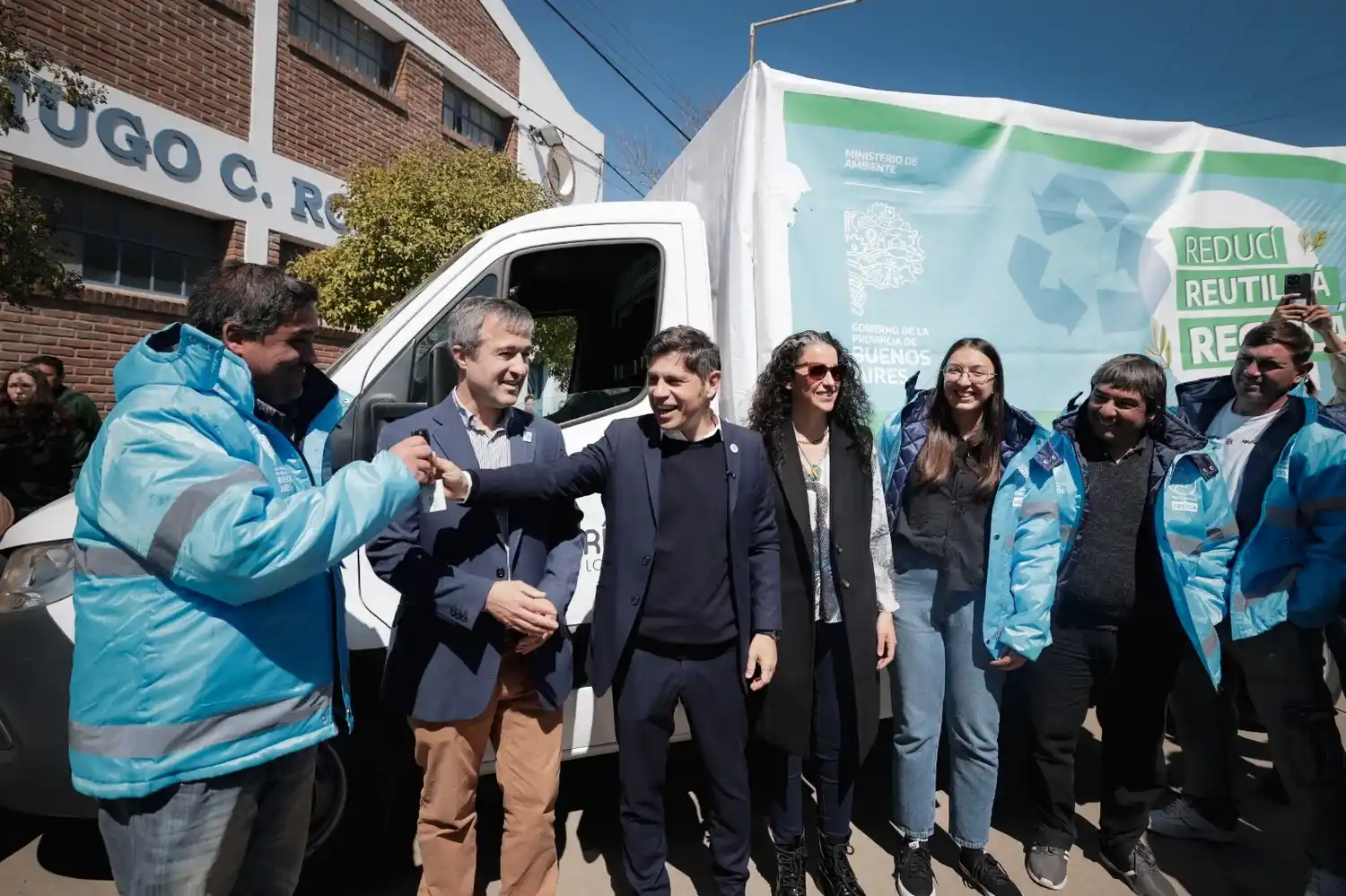 Gobernador. Axel Kicillof junto al intendente de Lobería en el acto en el CEF 43