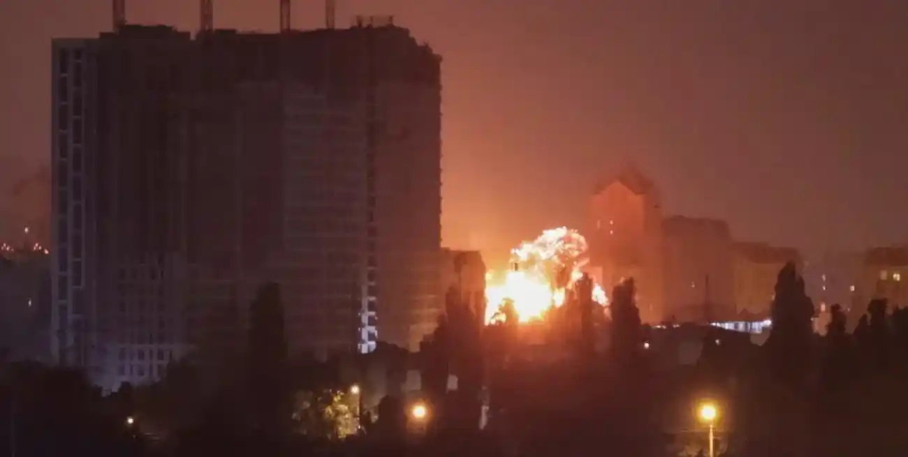 El ataque provocó un incendio en la Catedral de la Dormición. Foto: Reuters