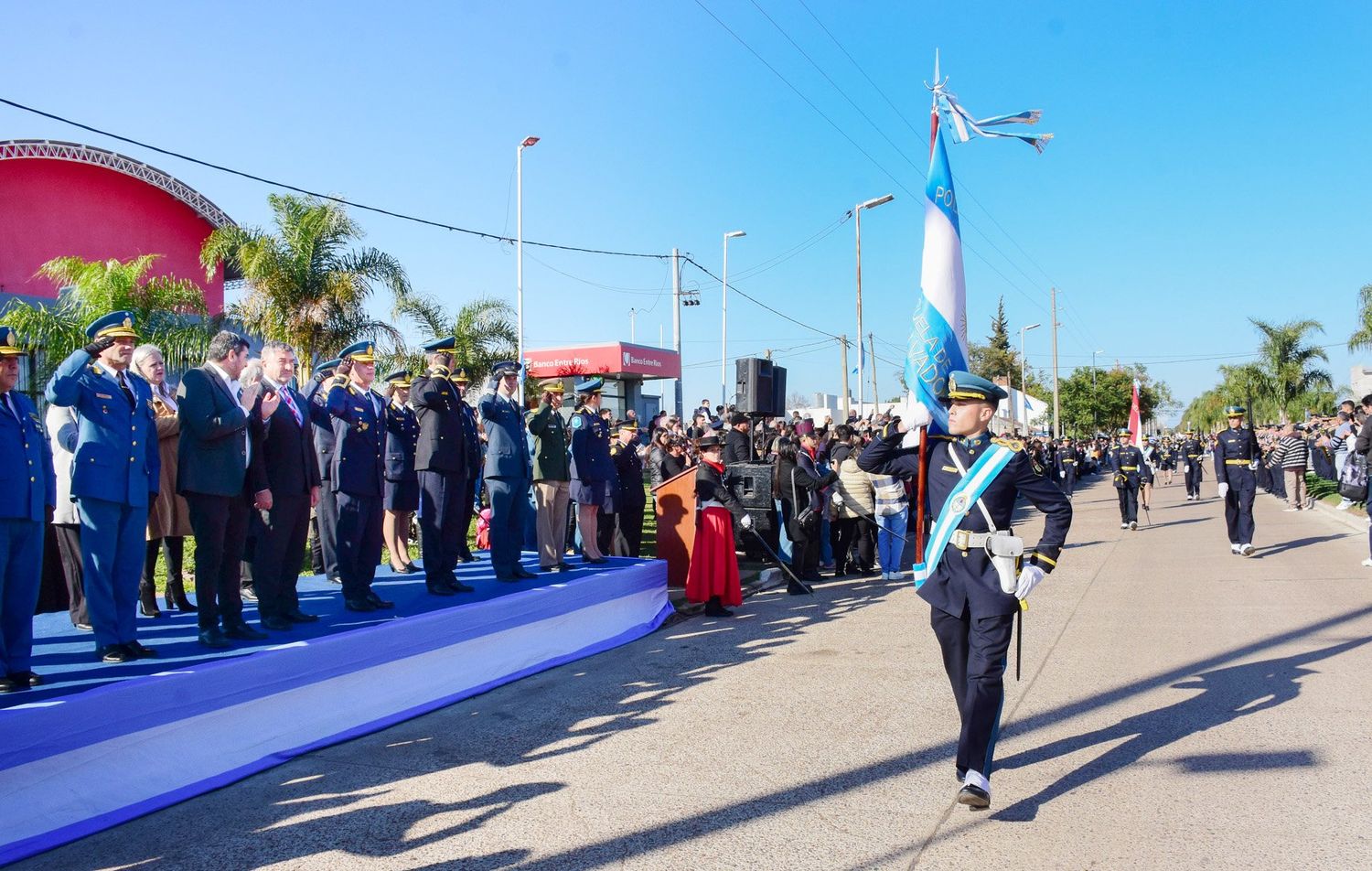 Cadetes y aspirantes de las fuerzas de seguridad juraron a la Bandera