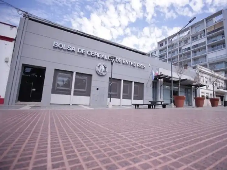 Bolsas de Cereales y de Comercio respaldaron la Ley de Modernización Laboral y el RIMI