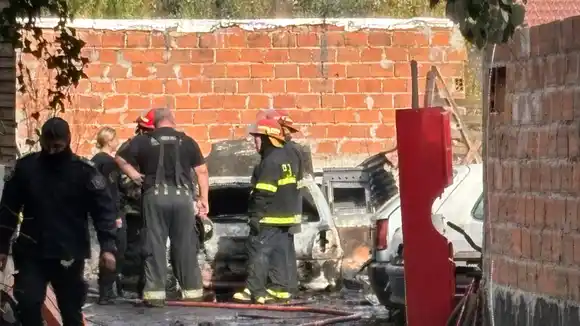 Defensa Civil recorrió la zona afectada por el incendio en Félix U. Camet: "Las casas quedaron inexistentes"