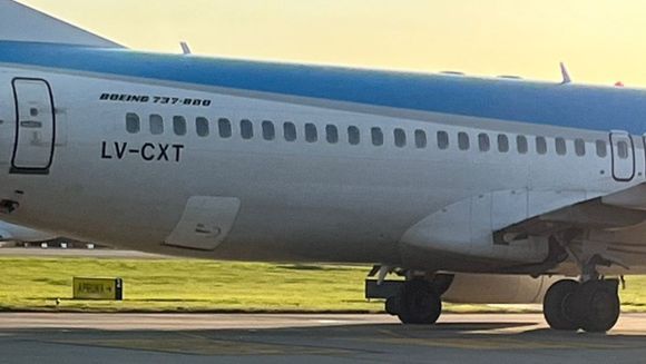 Un Boeing 737-800 de Aerolíneas Argentinas perdió una rueda después de aterrizar: esto sabemos