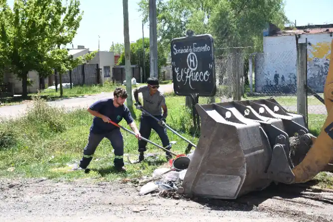 Tareas de limpieza y saneamiento en los barrios San Cayetano y El Hueco