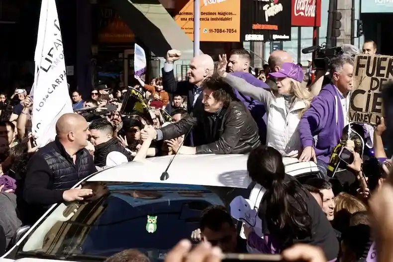 En medio de los incidentes, Milei rompió el silencio sobre las coimas: “Lo que dice Spagnuolo es mentira”