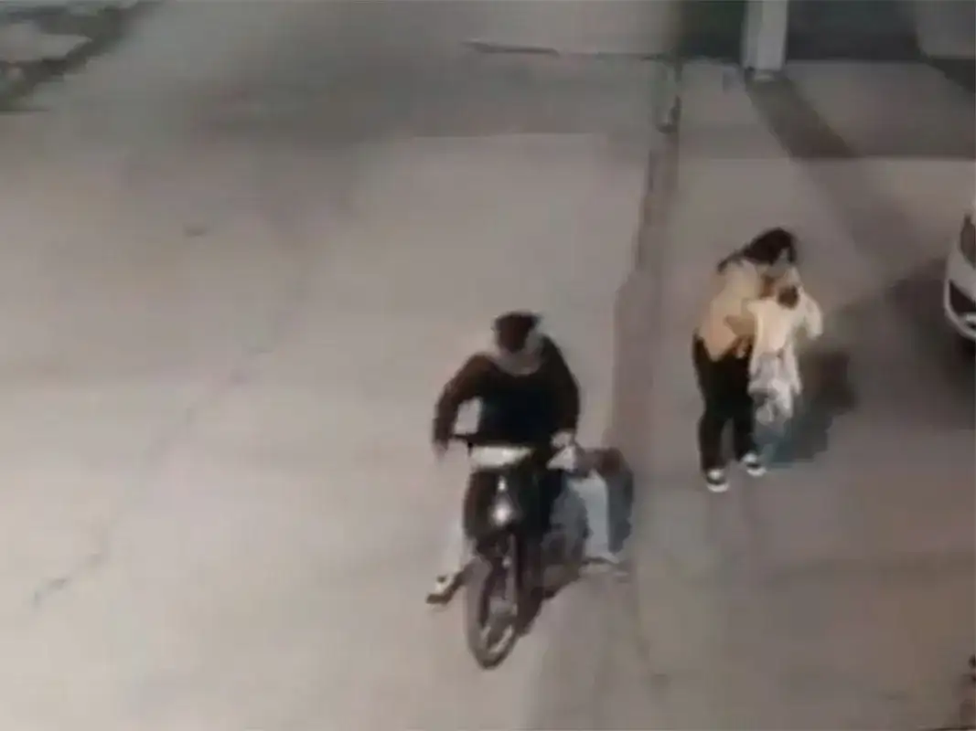 Dramático video: Bomberos Voluntarios salvaron la vida de un bebé que se asfixiaba