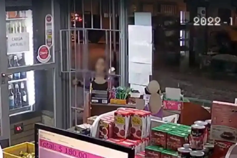 Increíble video: una nena fue herida tras quedar en medio de un tiroteo por ajuste de cuentas narco en Rosario