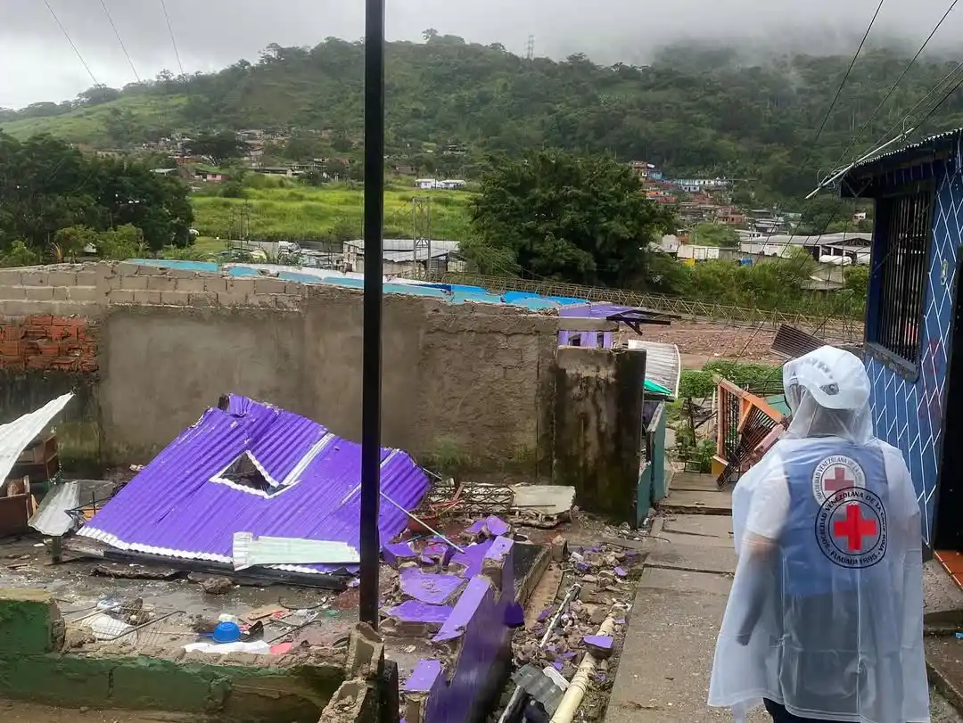 CRUZ ROJA VENEZOLANA atiende a poblaciones afectadas por las lluvias