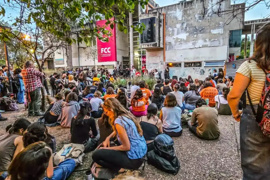 Continúan las tomas en la UNC en protesta al veto presidencial