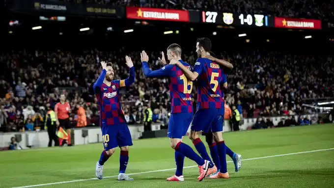 Barcelona pasó a cuartos con dos goles de Messi 