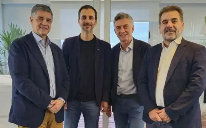 Mauricio Macri junto con su primo Jorge Macri, el jefe de gobierno porteño, el intendente de Junín, Pablo Petrecca, y el diputado Cristian Ritondo, titular de PRO en la Provincia