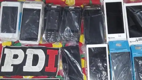 Allanaron supermercados chinos acusados de comprar mercadería clonando las tarjetas de sus clientes