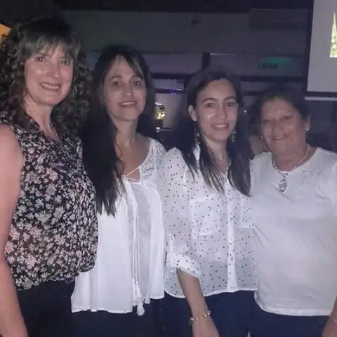 “Con mis alumnas trabajamos pintura decorativa  entretejido con lazos de amistad”